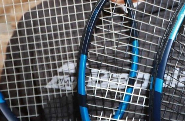 【新品】バボラ　テニスラケット　ピュアドライブツアーラケット(硬式用)
